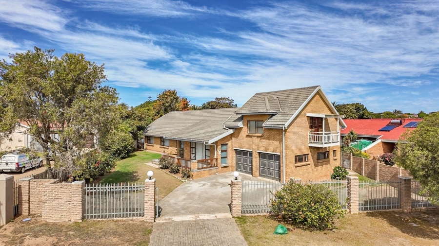 4 Bedroom Property for Sale in Hartenbos Central Western Cape